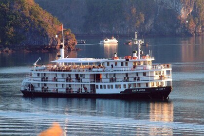Emeraude Cruise 2 days 1 night Ha Long Bay Tour