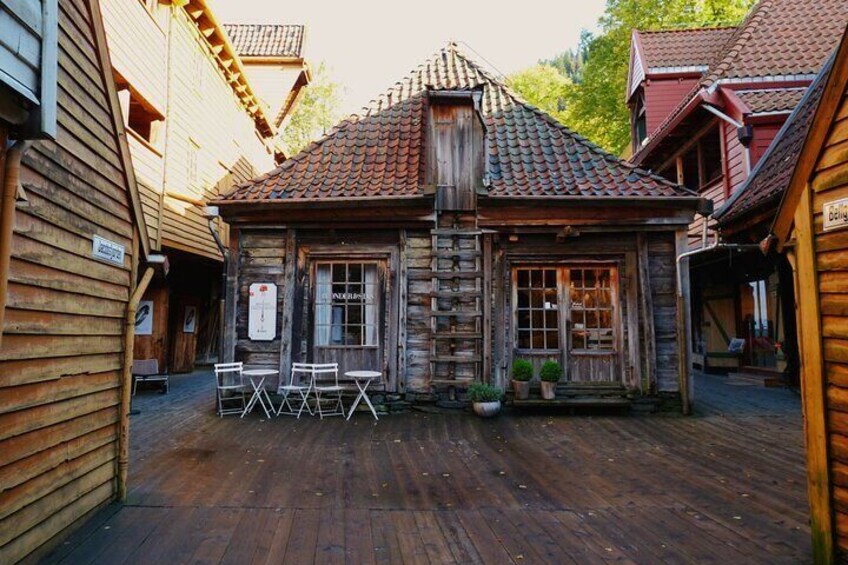 Bryggen Evening Walk in Hanseatic Footsteps
