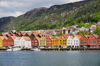 Bryggen Evening Walk in Hanseatic Footsteps