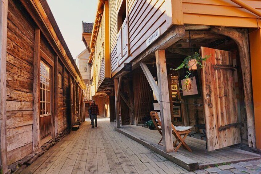 Bryggen Evening Walk in Hanseatic Footsteps
