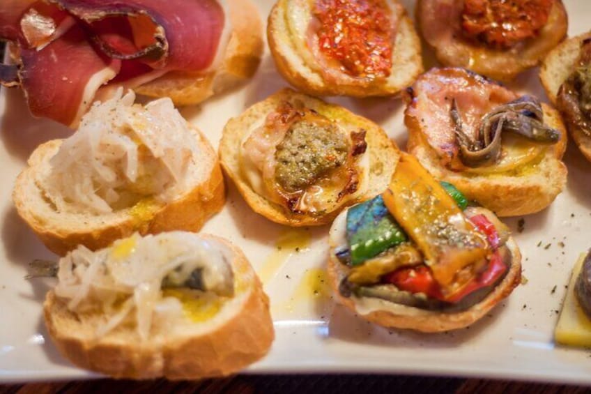 Venice Jewish Ghetto Private Bacari Tour with Cichetti and Drinks