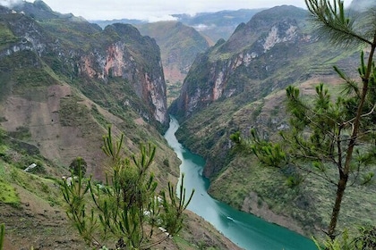 3 Days 2 Nights Ha Giang Loop Adventure in Private Motorbike