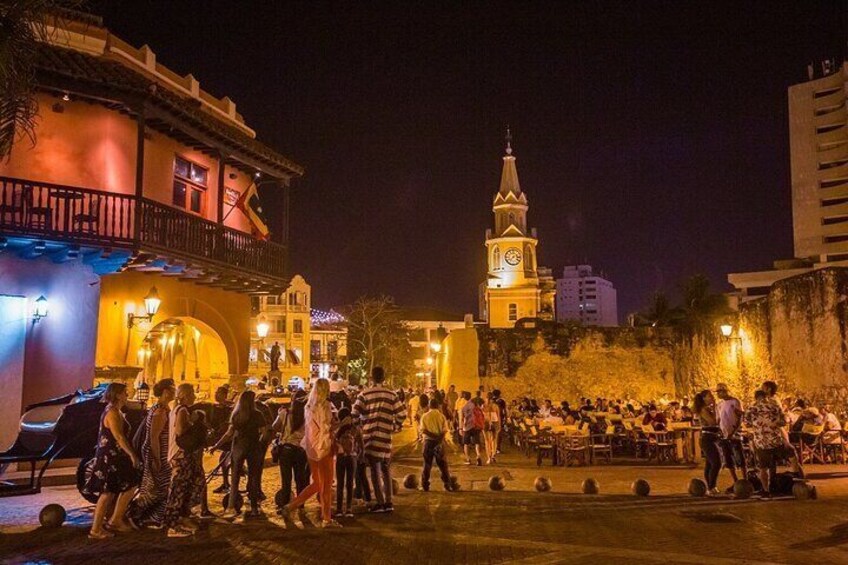 Tour in Chiva Rumbera with Party and Fun Music in Cartagena