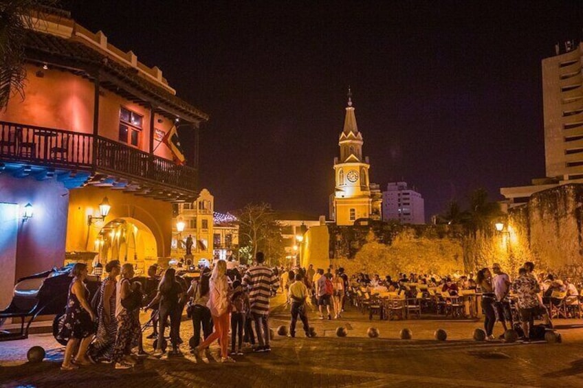 Tour in Chiva Rumbera with Party and Fun Music in Cartagena