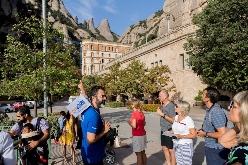 Early Morning Montserrat Guided Tour from Barcelona