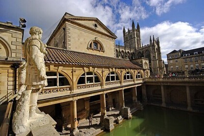 Kid-friendly Ancient Bath City Highlights Tour for Families