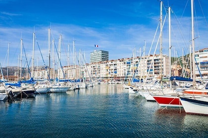 Explore Toulon in 60 minutes with a Local