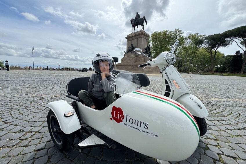 Rome City Highlights: Exclusive Semi-Private Vespa Sidecar Tour