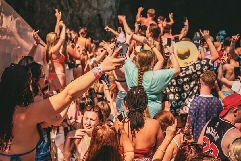 From Lefkimmi: Corfu, Kavos Booze Cruise