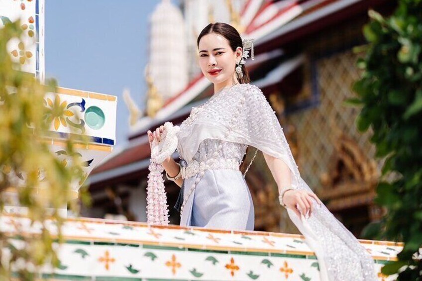 Bangkok Full Set Thai Costume Experience with Hairdo and Makeup