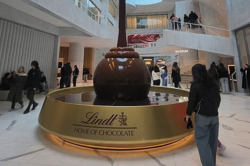 Zurich tour Old Town Lake Zurich cruise and Lindt Museum