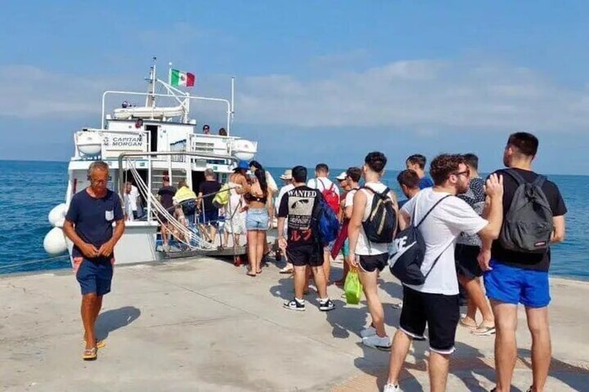 Boat Tour of Capri and Tour of the Island by Sea