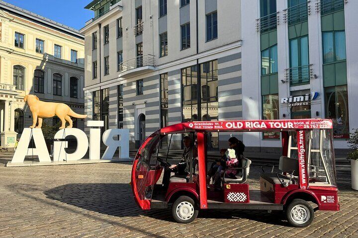 Old Riga: Sightseeing Tour by Electrobus with Audio Guide &amp; Drink