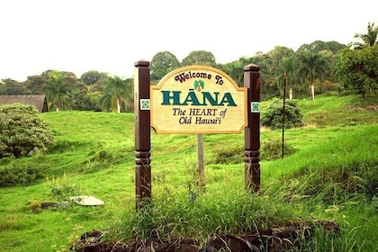 Private Road to Hana Tour with Scenic Stops and Lunch