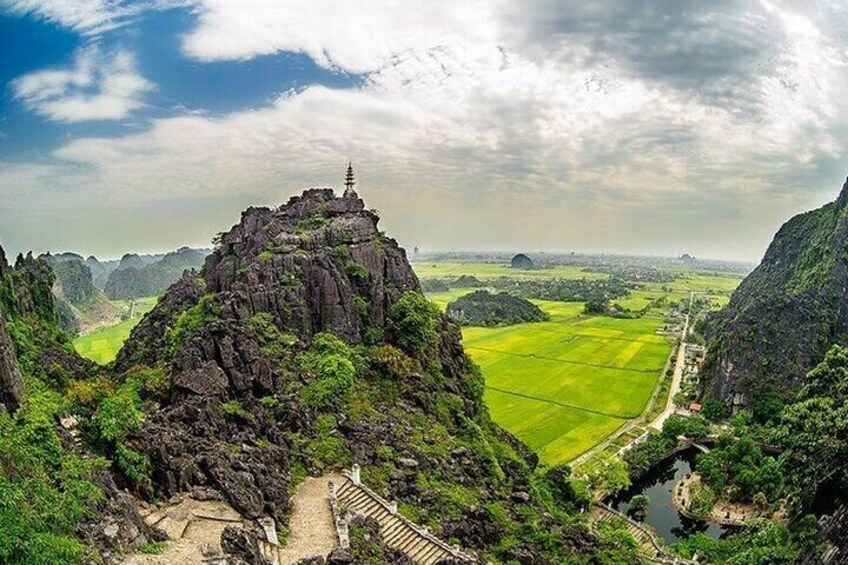 Full Day Tour in Bai Dinh, Trang An and Mua Cave from Hanoi