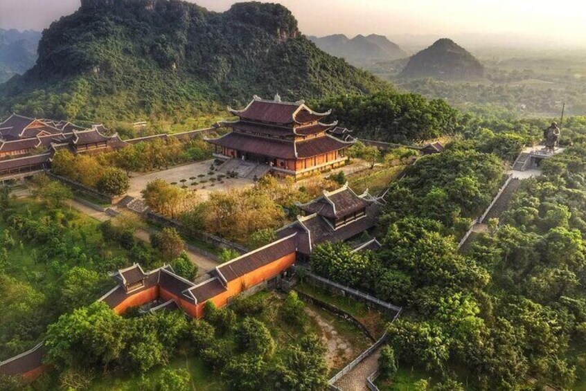 Full Day Tour in Bai Dinh, Trang An and Mua Cave from Hanoi