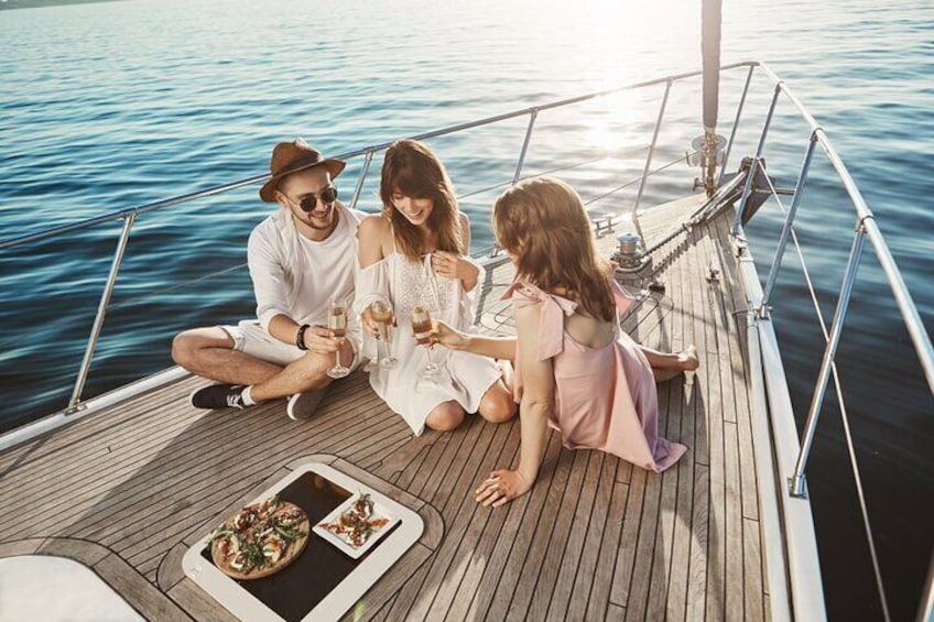 Naples Bay Mini Cruise with Drink and Snacks on Board