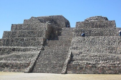 Experience an Archaeological Tour in Canada de la Virgen