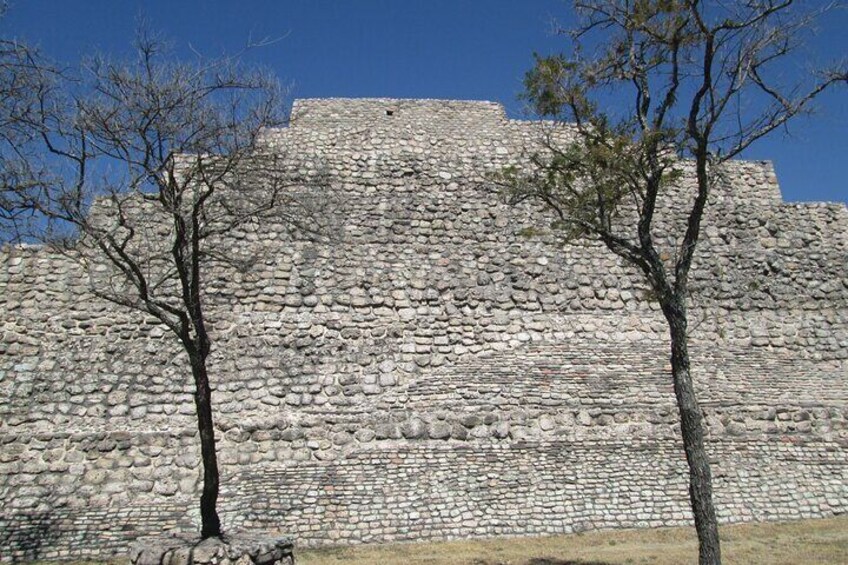 Experience an Archeological Tour in Canada de la Virgen