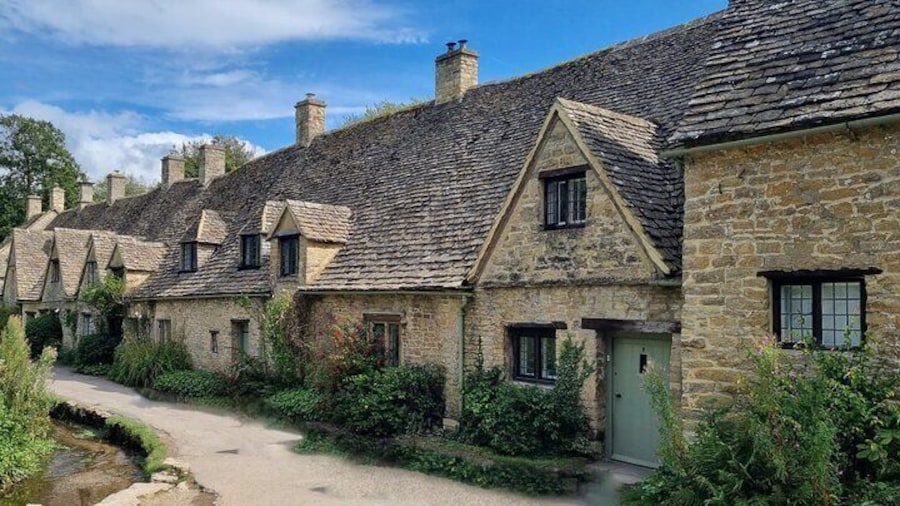 Cotswolds Insiders Guided Full Day Small Group Tour from London