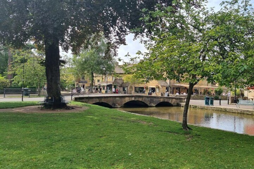 Cotswolds Insiders Guided Full Day Small Group Tour from London