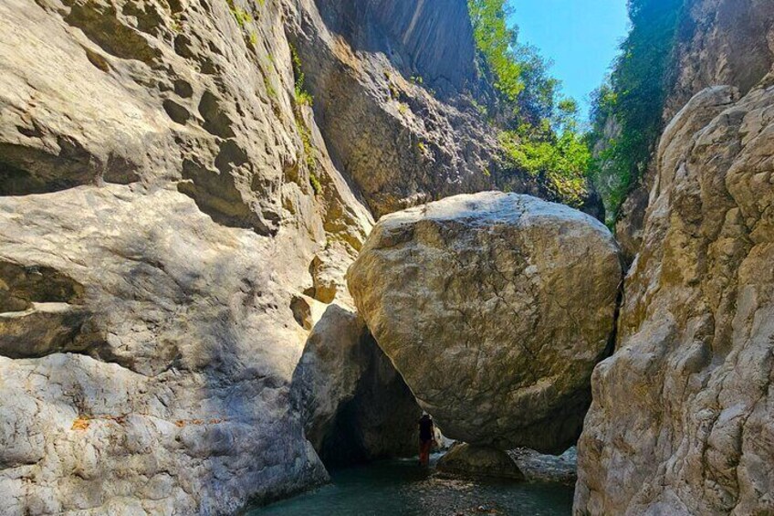 Dushku Lake and Holta Canyon Car Tour