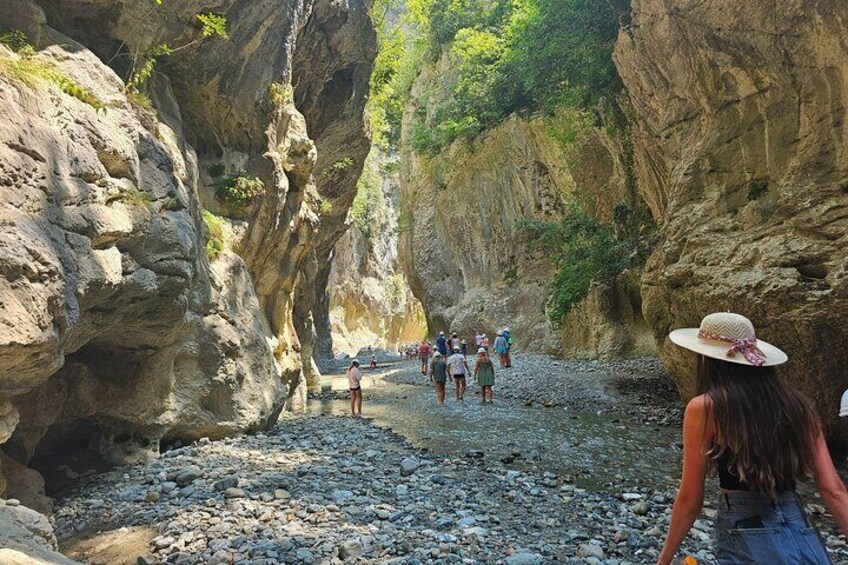 Dushku Lake and Holta Canyon Car Tour
