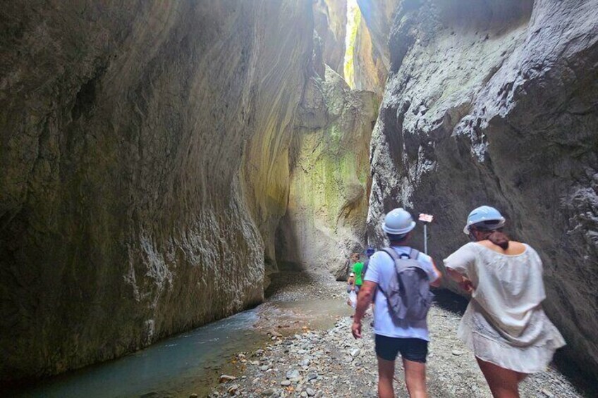 Dushku Lake and Holta Canyon Car Tour