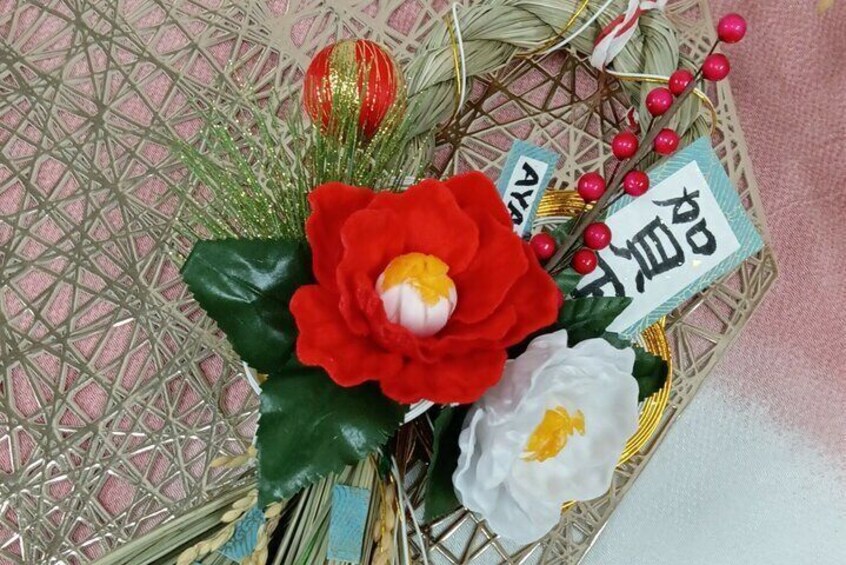 A nice seasonal wreath by a Japanese visitor