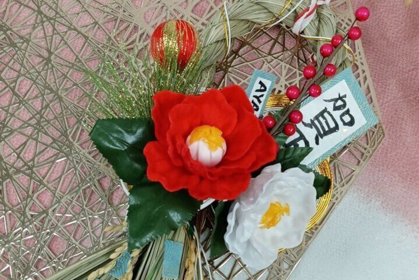 A nice seasonal wreath by a Japanese visitor