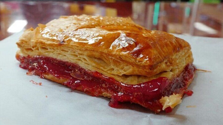 Calle Ocho Walking Tour: Cuban Cuisine, Cigars, and Live Salsa