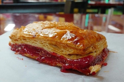 Calle Ocho Walking Tour: Cuban Cuisine, Cigars, and Live Salsa