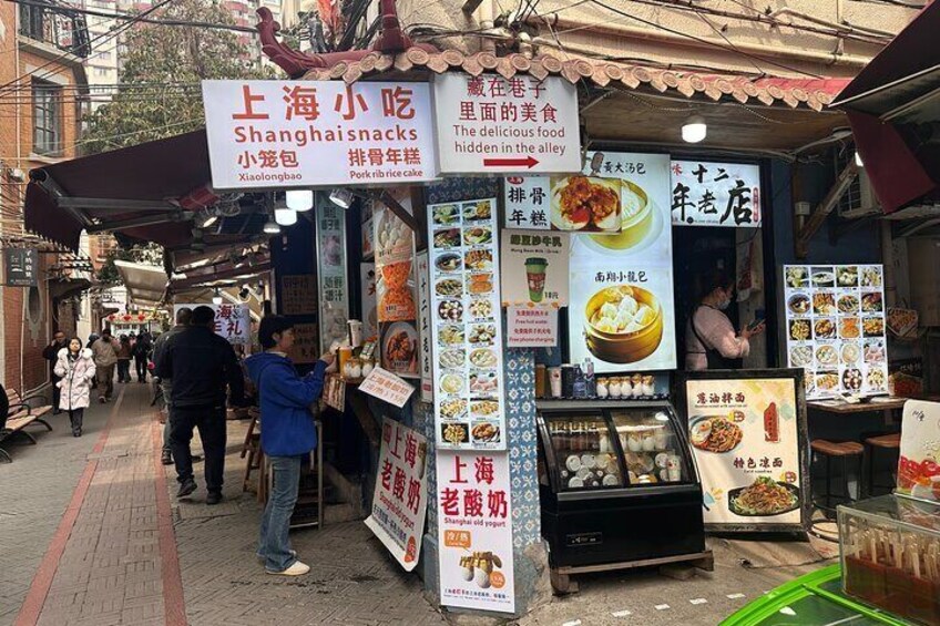 Shanghai Private Food Tour with Home Cooking Dinner