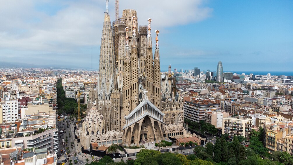 Skip-the-Line Sagrada Família & Park Güell Guided Tour