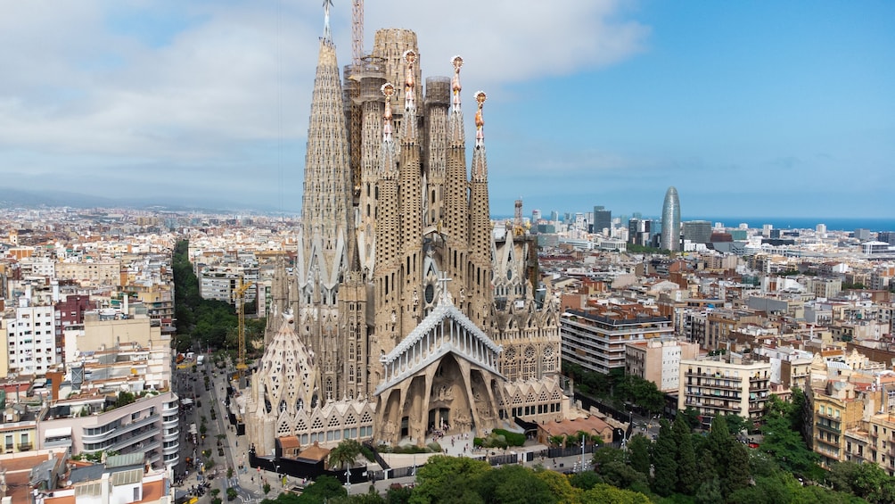 Skip-the-Line Sagrada Família & Park Güell Guided Tour