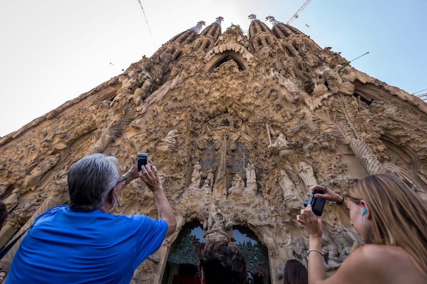 Skip-the-Line Sagrada Família & Park Güell Guided Tour