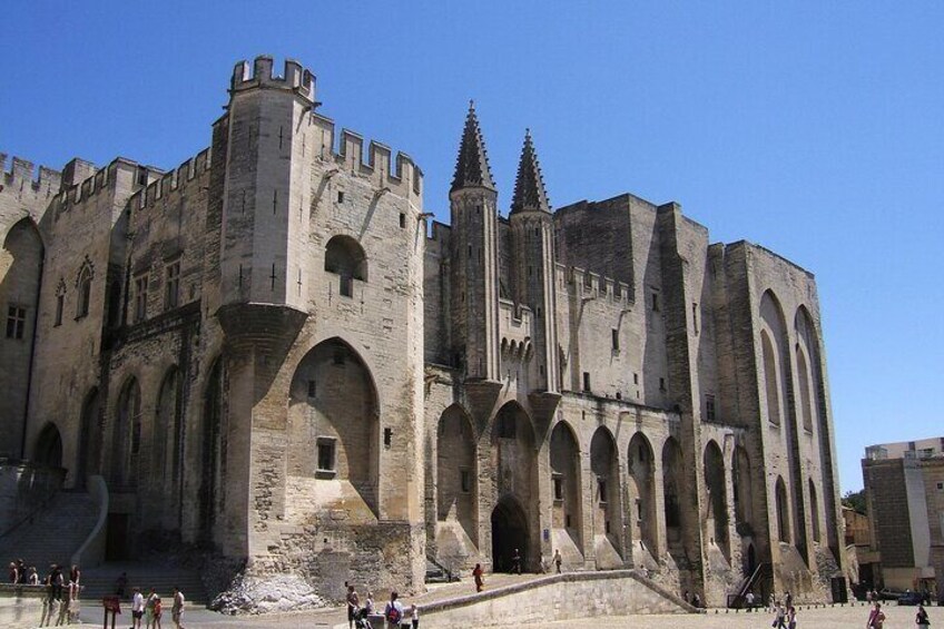 Avignon Private Walking Tour with Local Guide