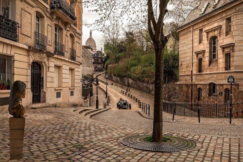 From timeless cafés to exceptional boutiques, from historic monuments to buzzing cultural spots, I’ll introduce you to the Paris you won’t find in guidebooks.