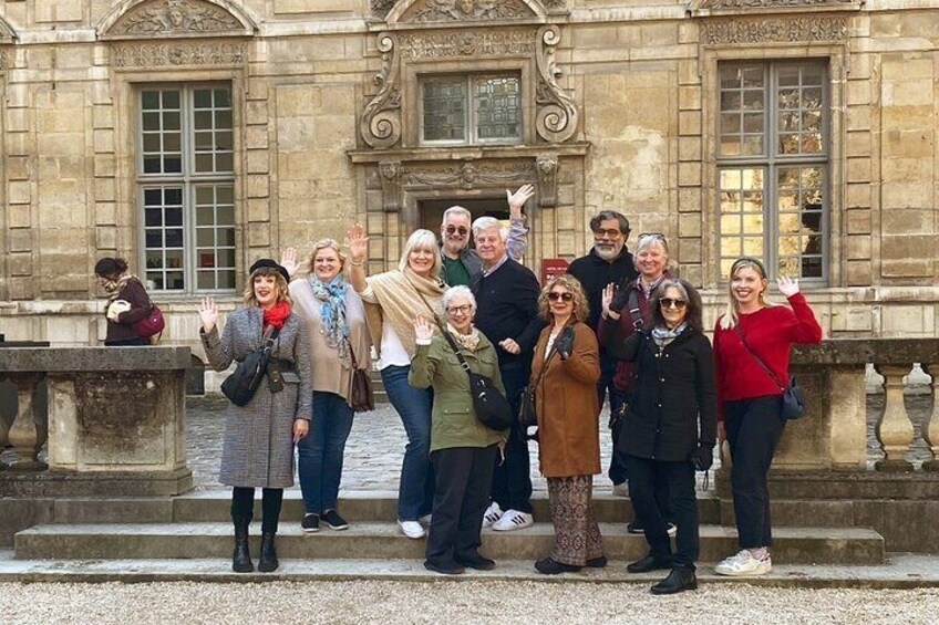 Follow me on an unforgettable journey through the very heart of Paris.