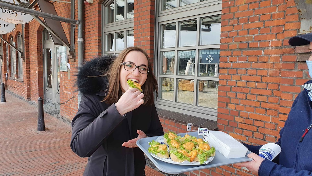 Picture 2 for Activity Bremerhaven: Fish Bite Guided Walking Tour