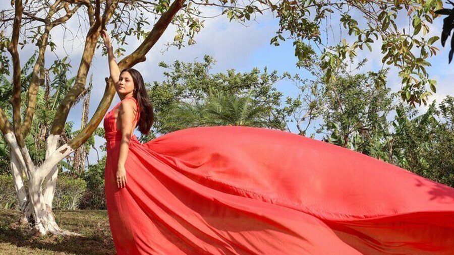 Flying Dress Photoshoot in Costa Rica â Elegant coral dress, stunning outdoor backdrop, unforgettable shots!