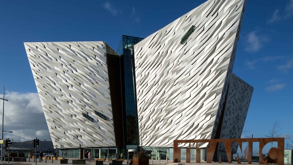 Belfast: Giant's Causeway Tour w/ Titanic Exhibit Admission