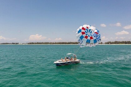 90-Minute Parasailing Adventure Above Anna Maria Island, FL