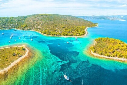 Blue Lagoon and 3 Islands Small Group Boat Tour