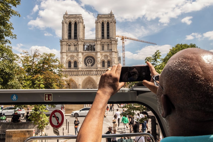 Paris Discovery Hop-on Hop-off bus tour + Versailles Palace