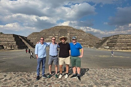 Teotihuacan and Basilica Guadalupe Private Car Tour