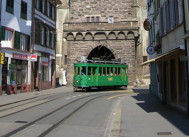 Tour on the vintage tram