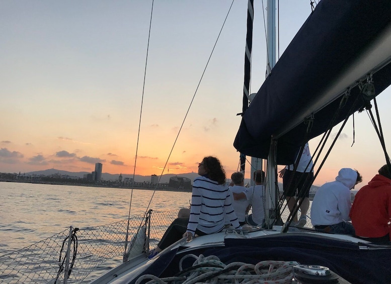 Barcelona: 1,5-Hour Sunset Cruise with Cava & Wine