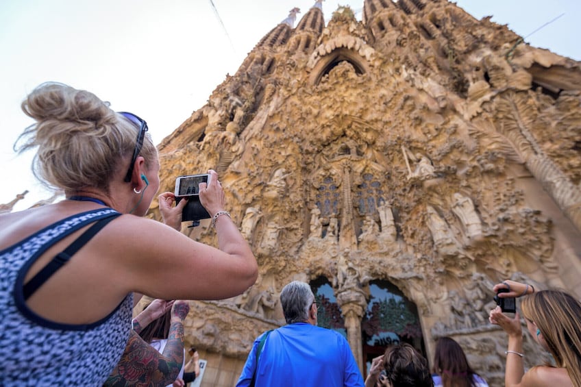 Barcelona: Sagrada Familia Tour with Skip The Line Access
