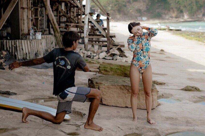 Surfing in Bali Uluwatu